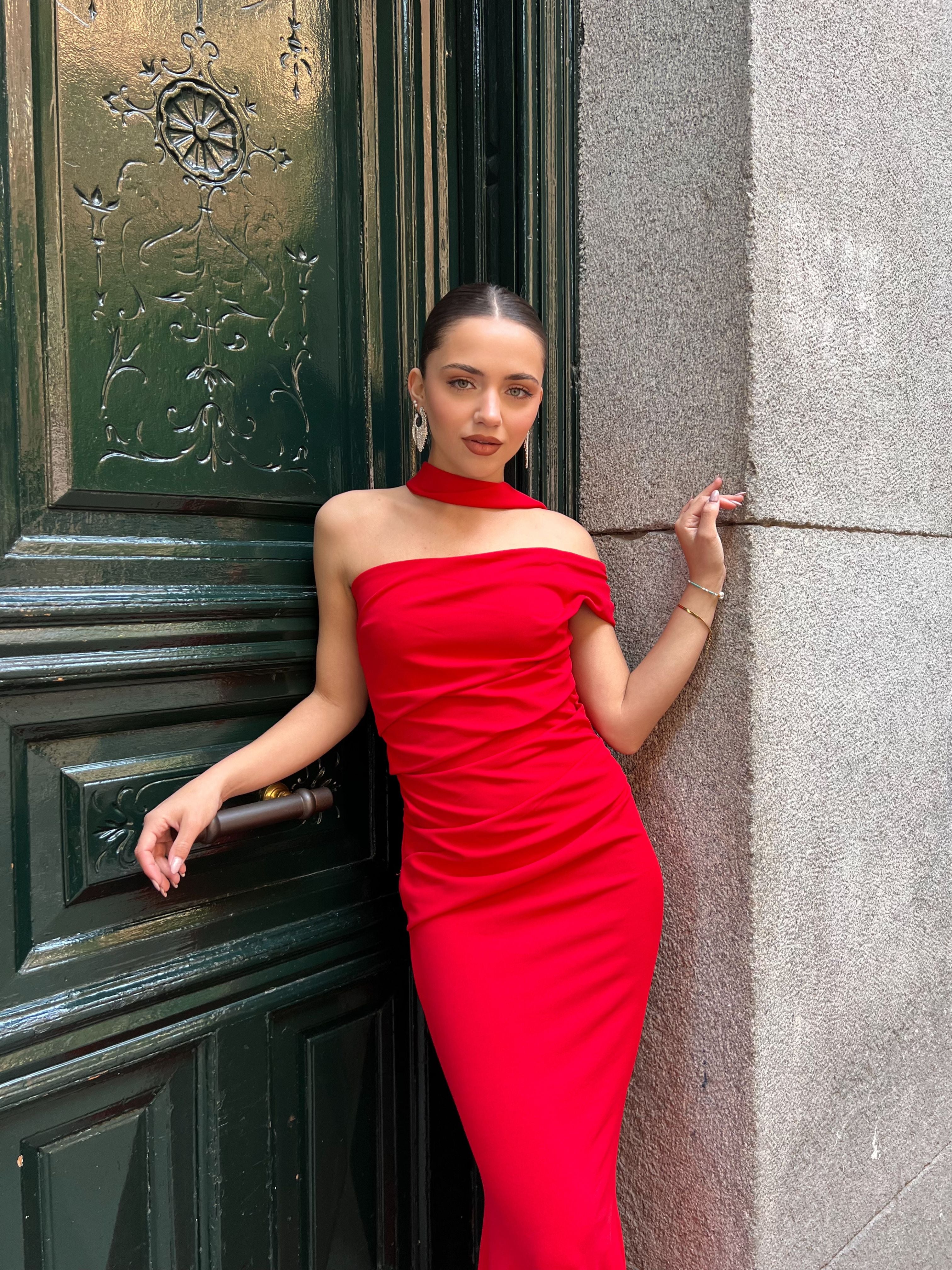 vestido-elegante-largo-drapeado-con-capa-rojo