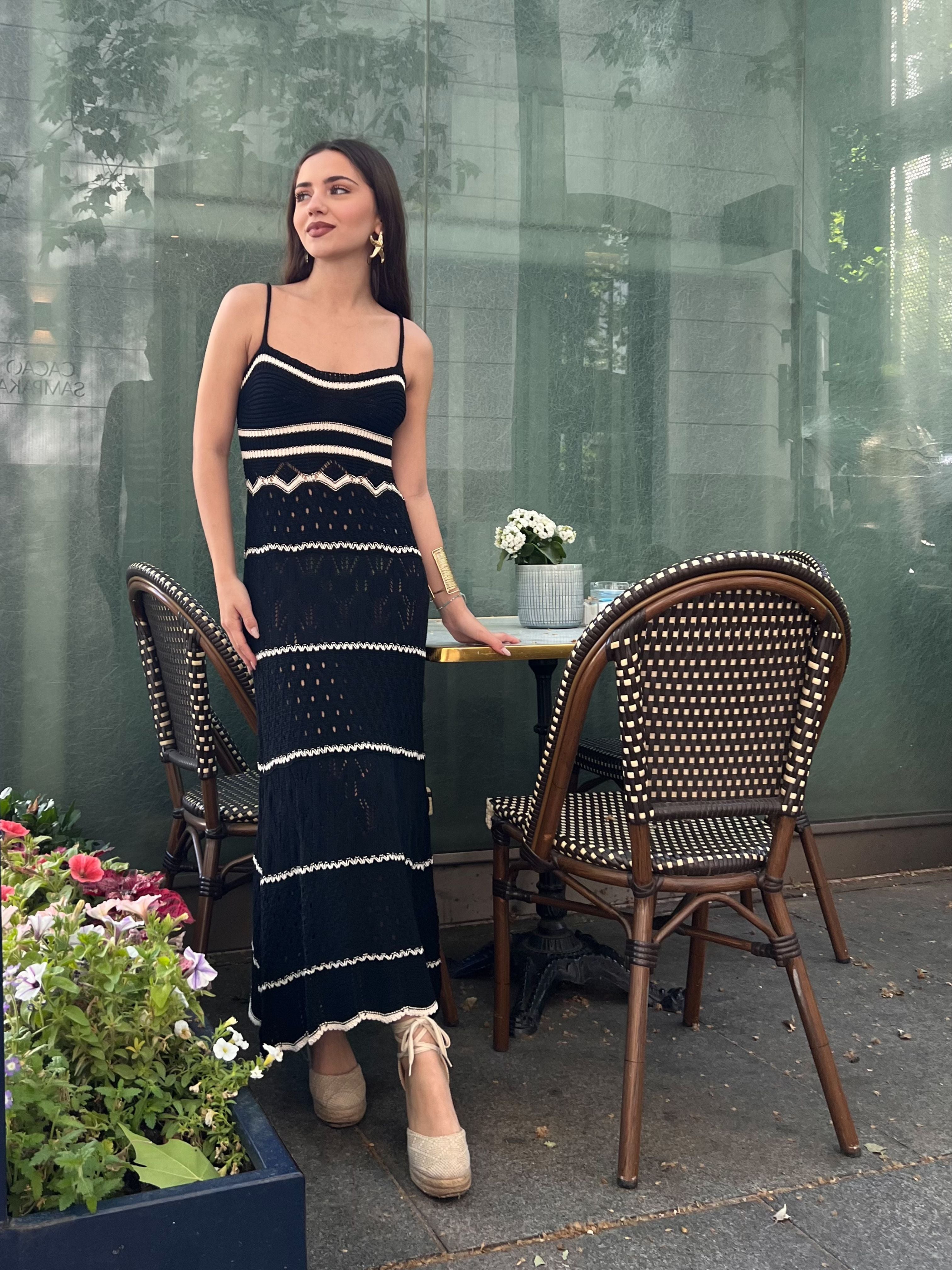 vestido-largo-de-punto-calado-y-tirantes