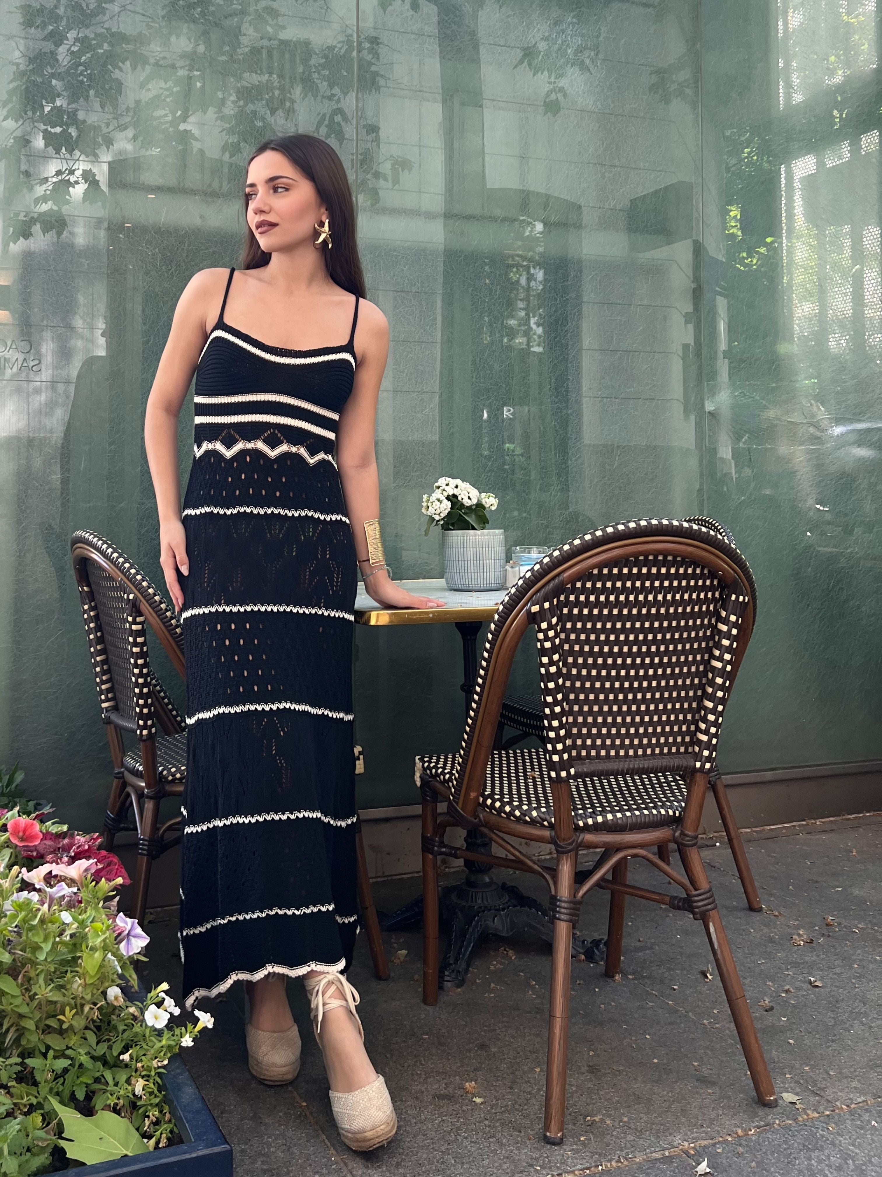 vestido-largo-de-punto-calado-y-tirantes