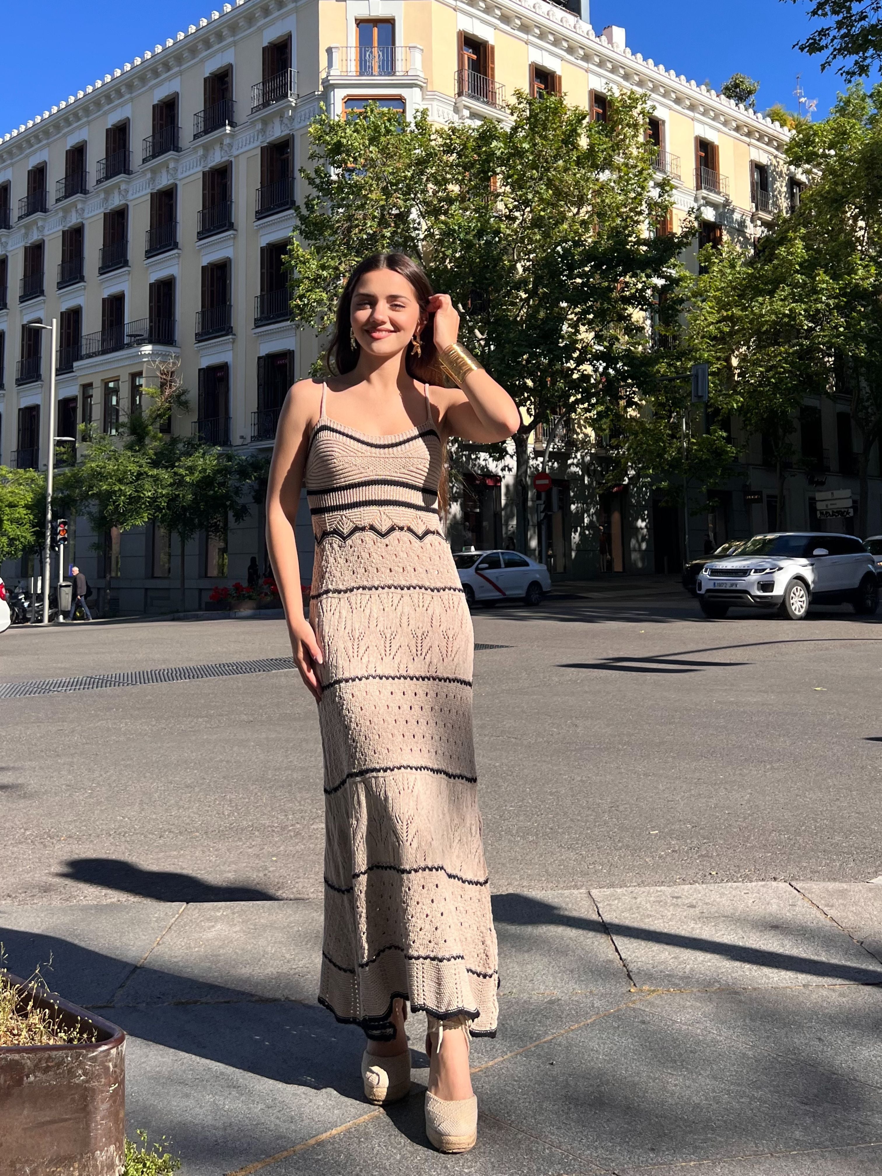 vestido-largo-de-punto-calado-y-tirantes