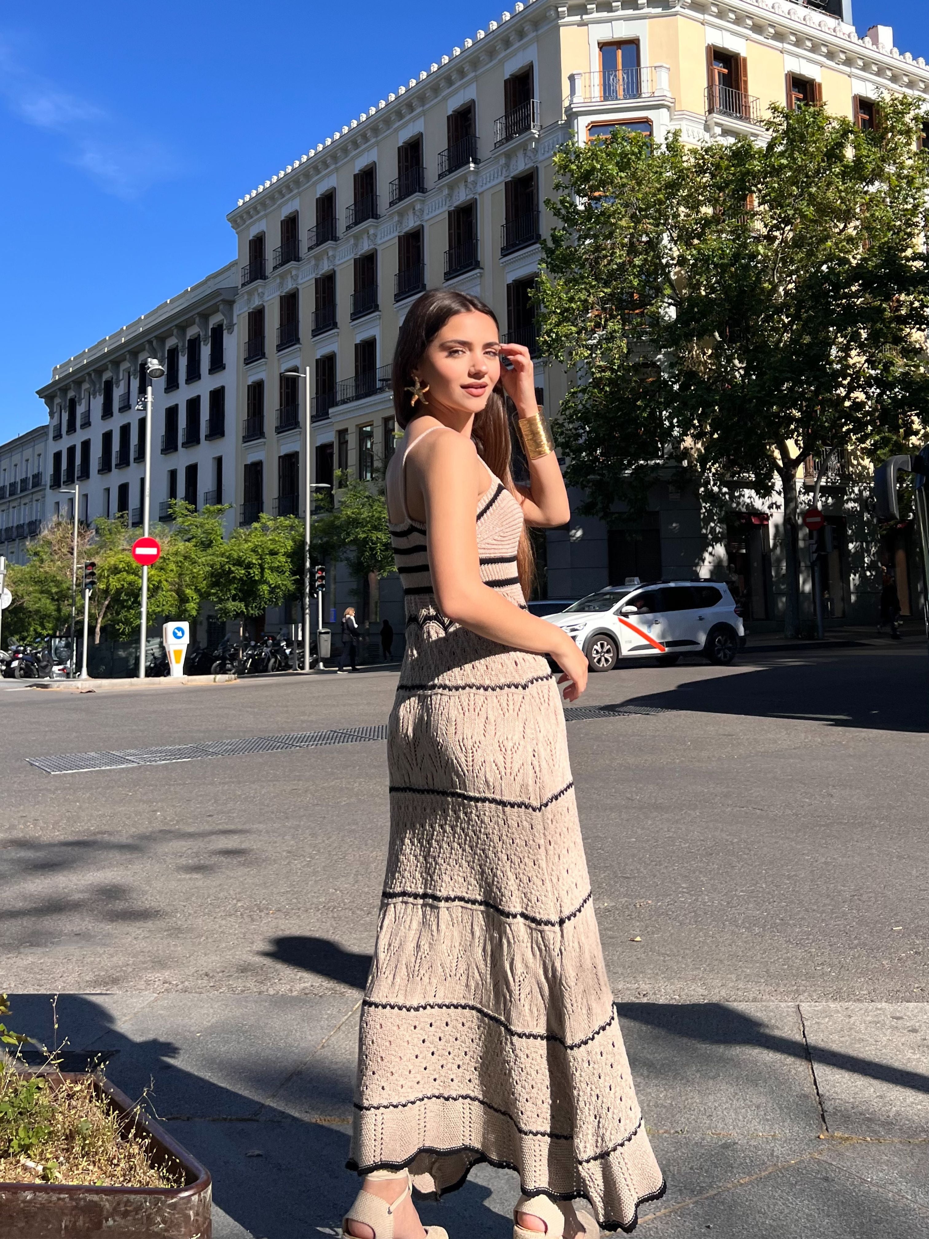 vestido-largo-de-punto-calado-y-tirantes