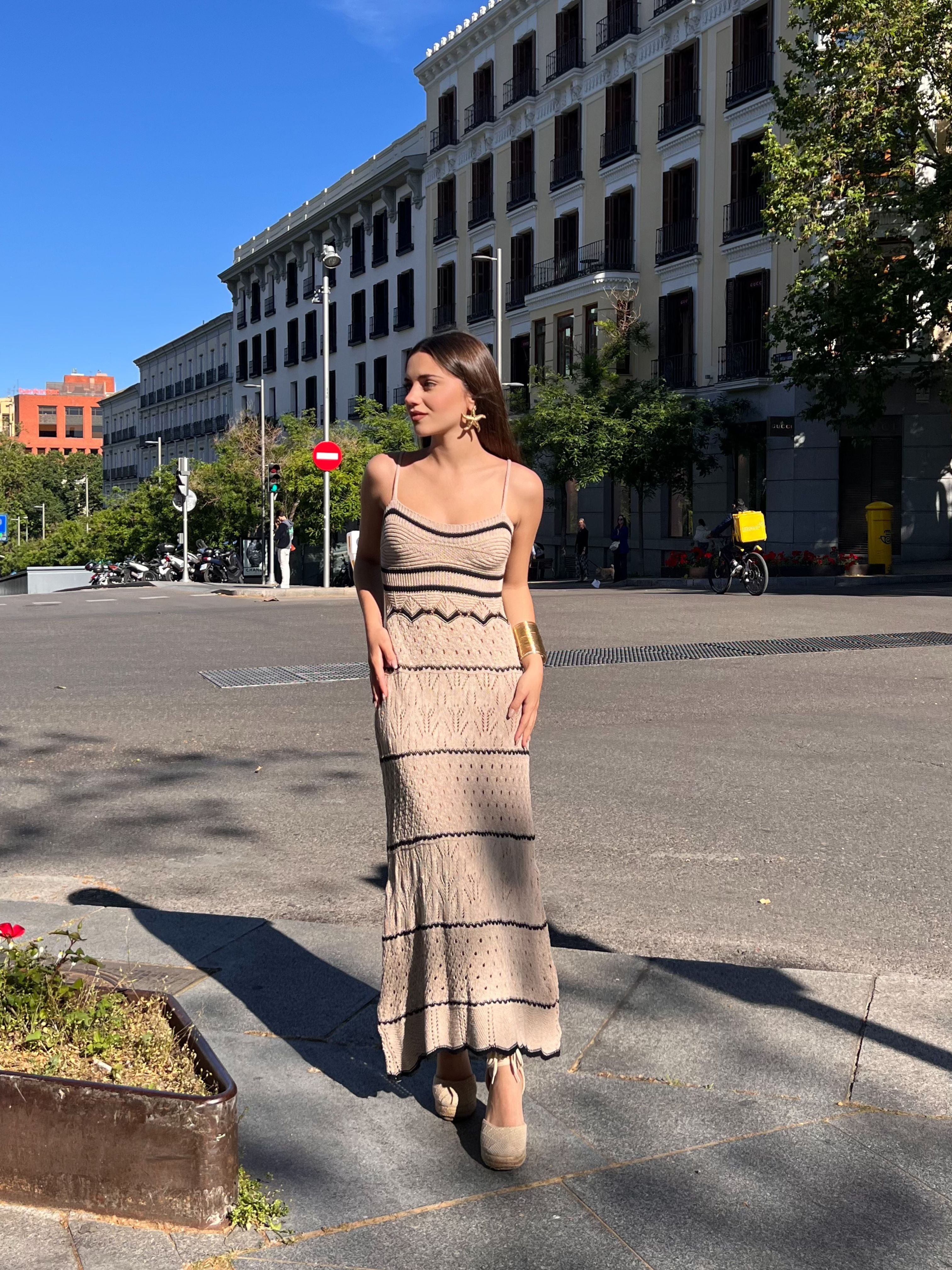 vestido-largo-de-punto-calado-y-tirantes