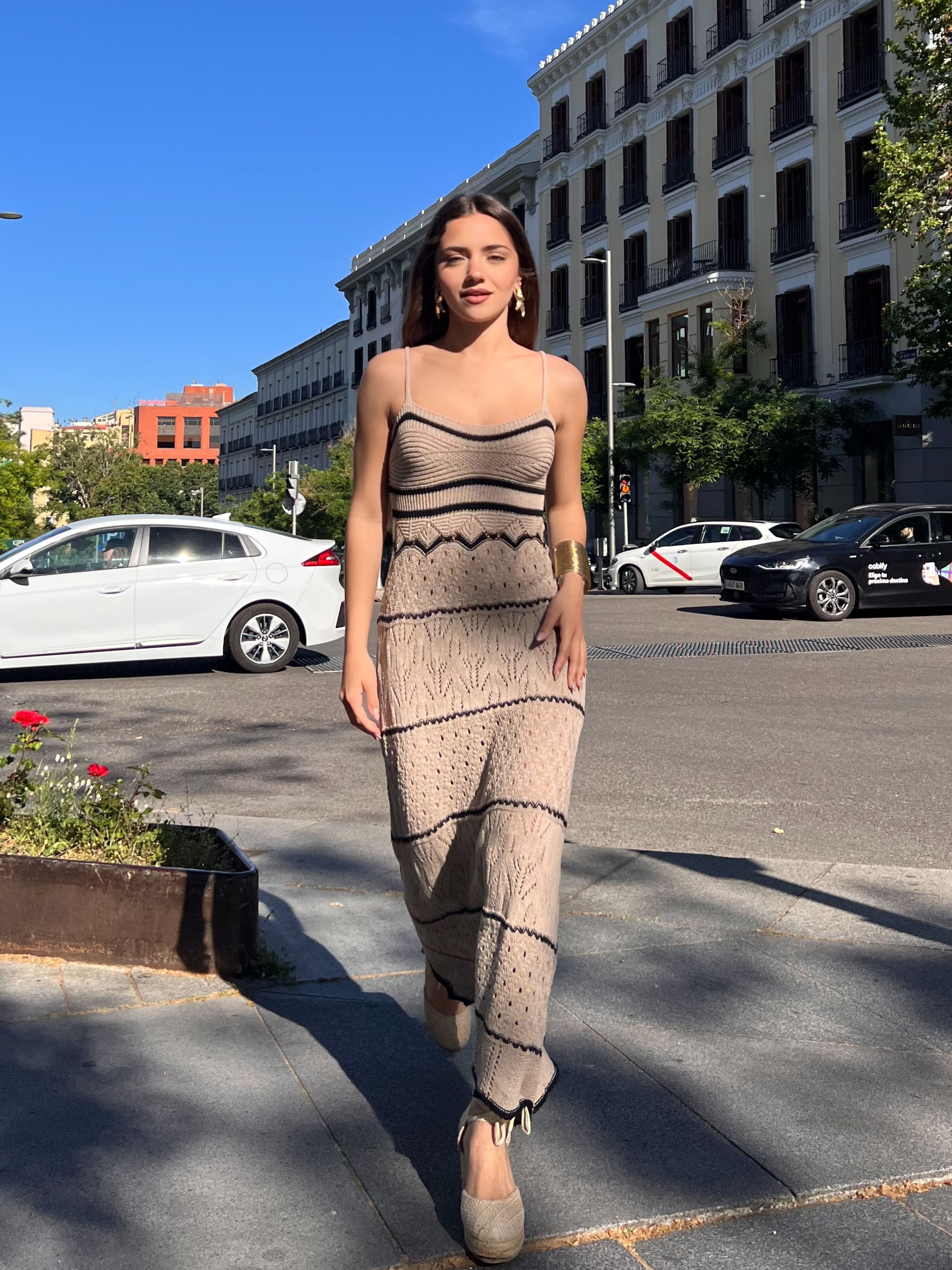 vestido-largo-de-punto-calado-y-tirantes