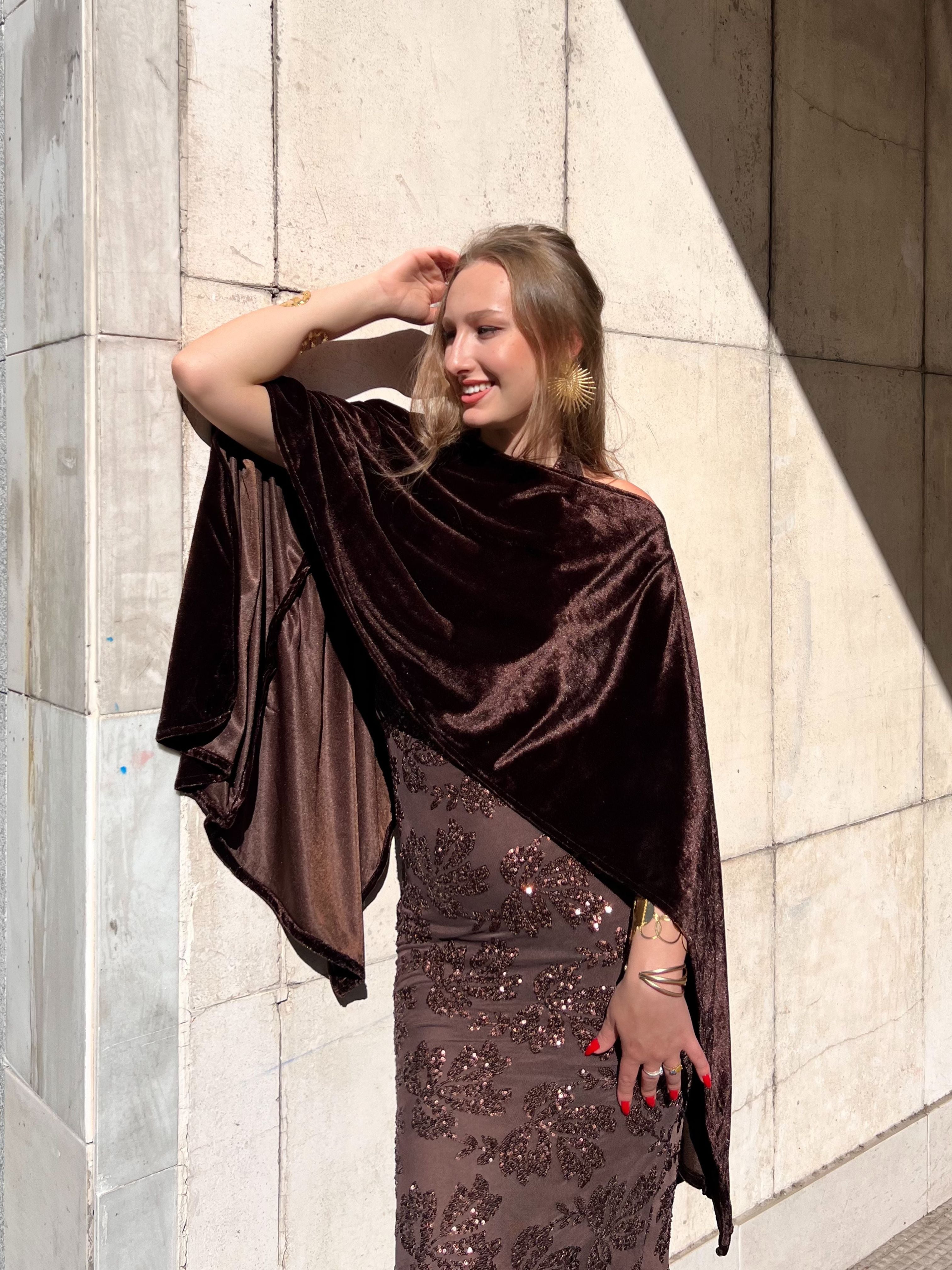 capa-terciopelo-boda-marrón