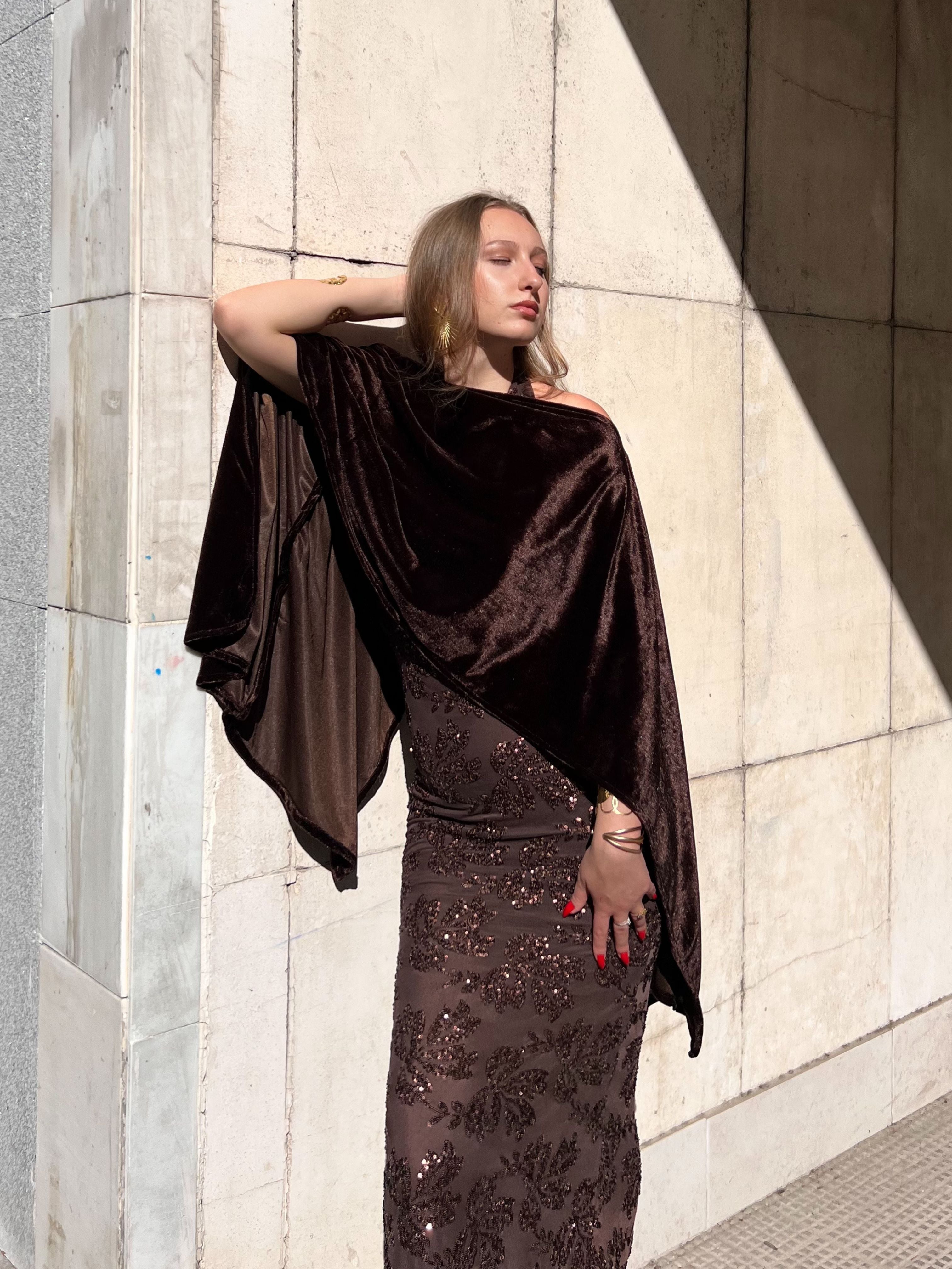 capa-terciopelo-boda-marrón