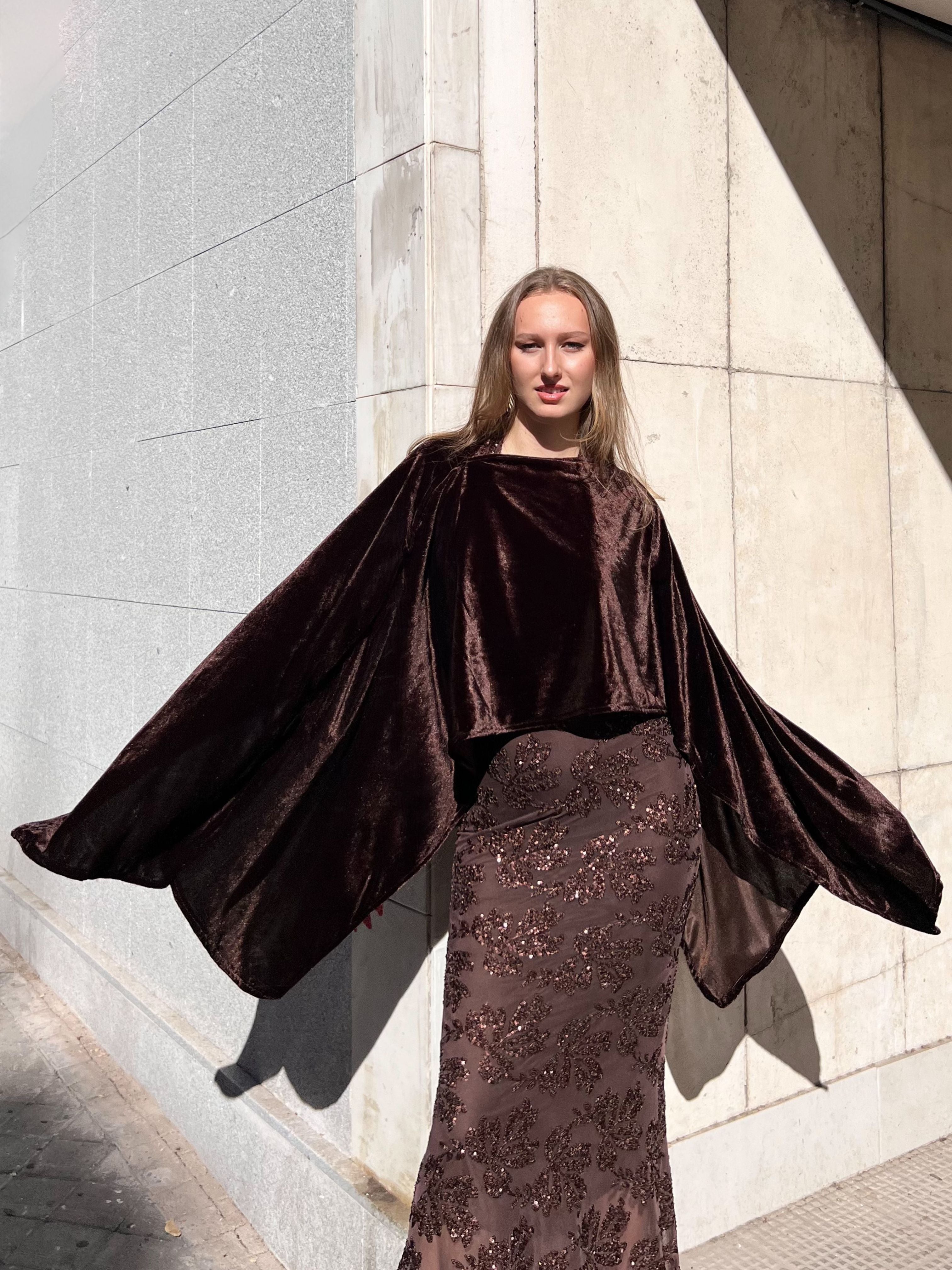 capa-terciopelo-boda-marrón