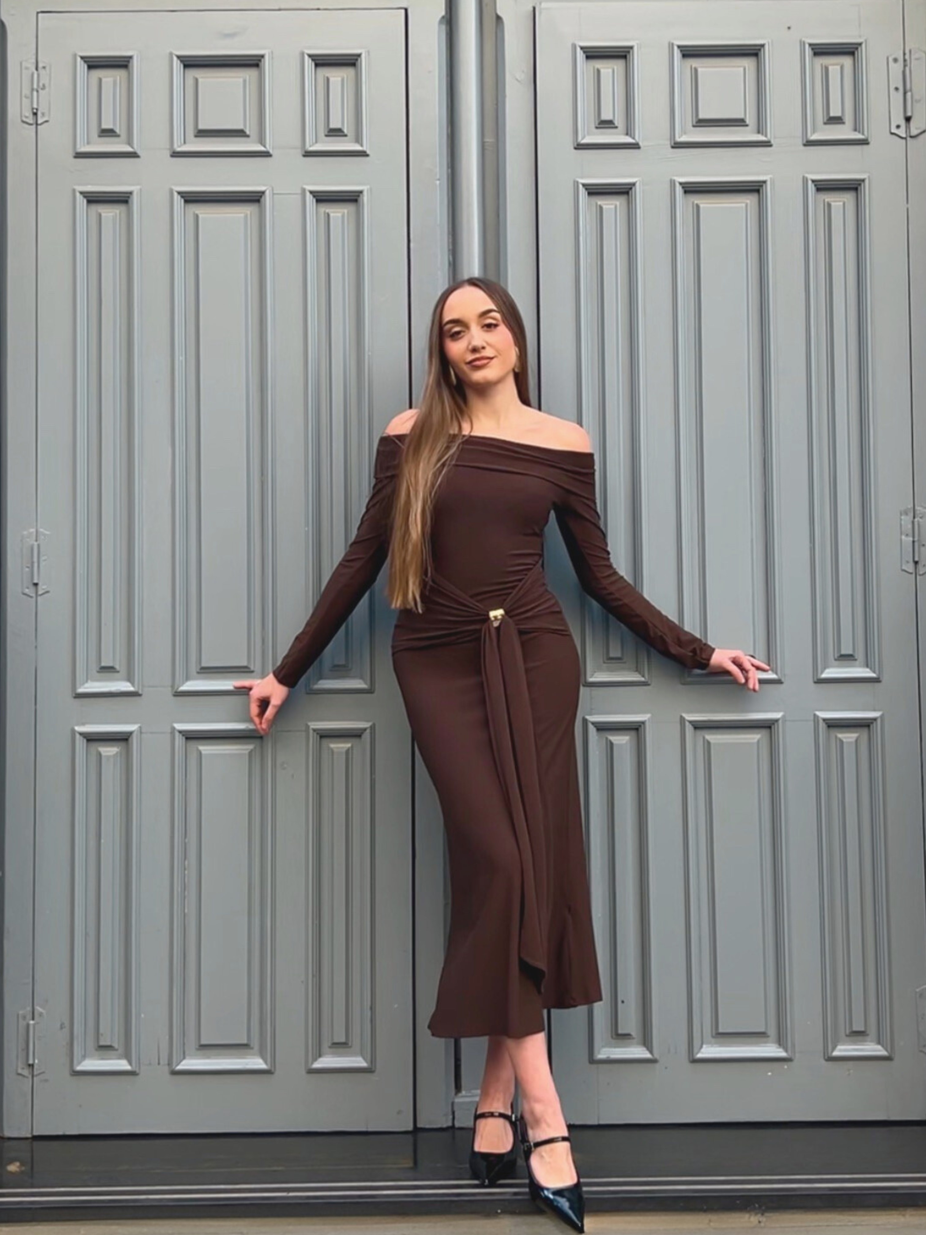 vestido-hombros-descubiertos-manga-larga