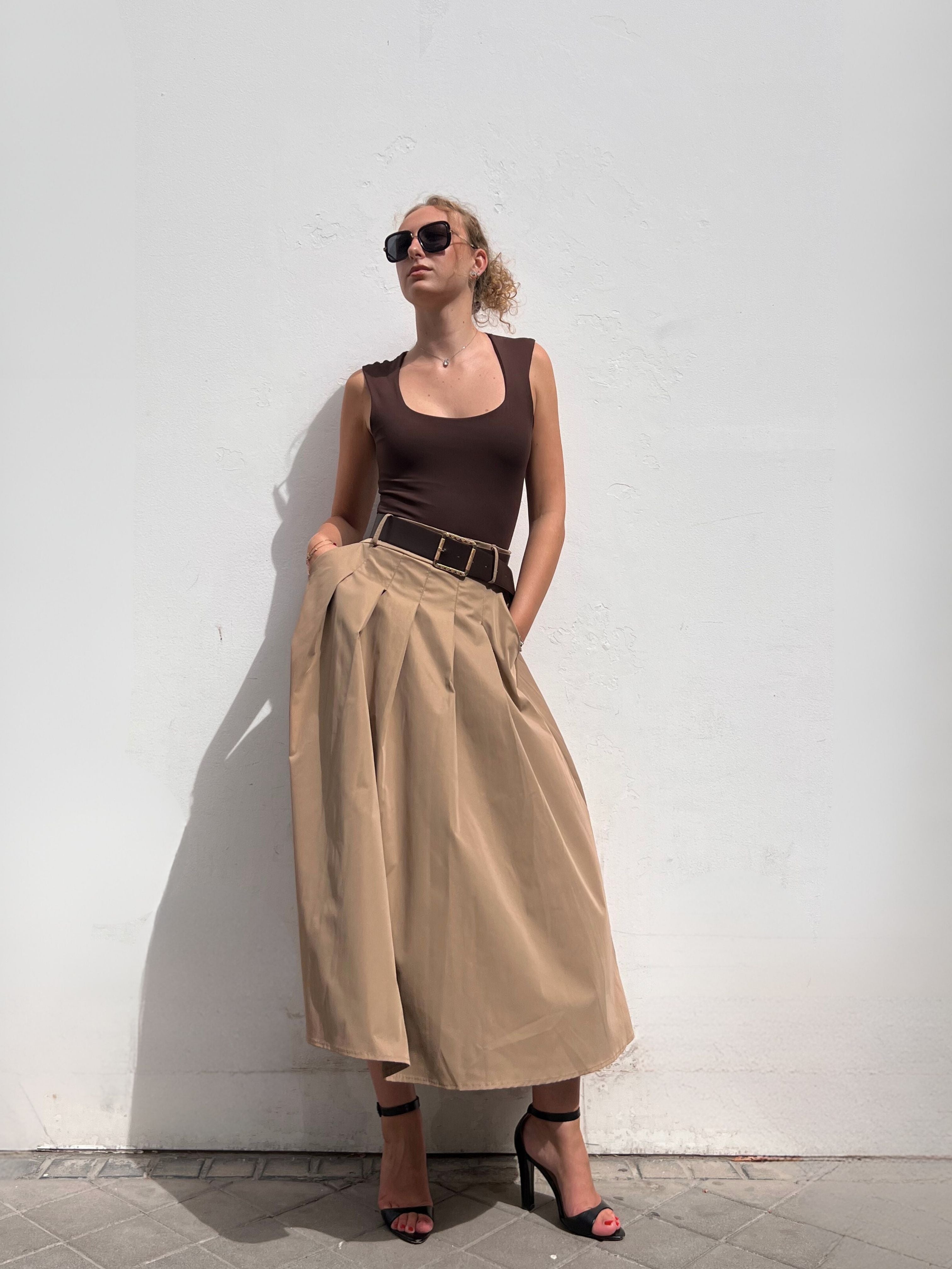 body escote cuadrado marron chocolate