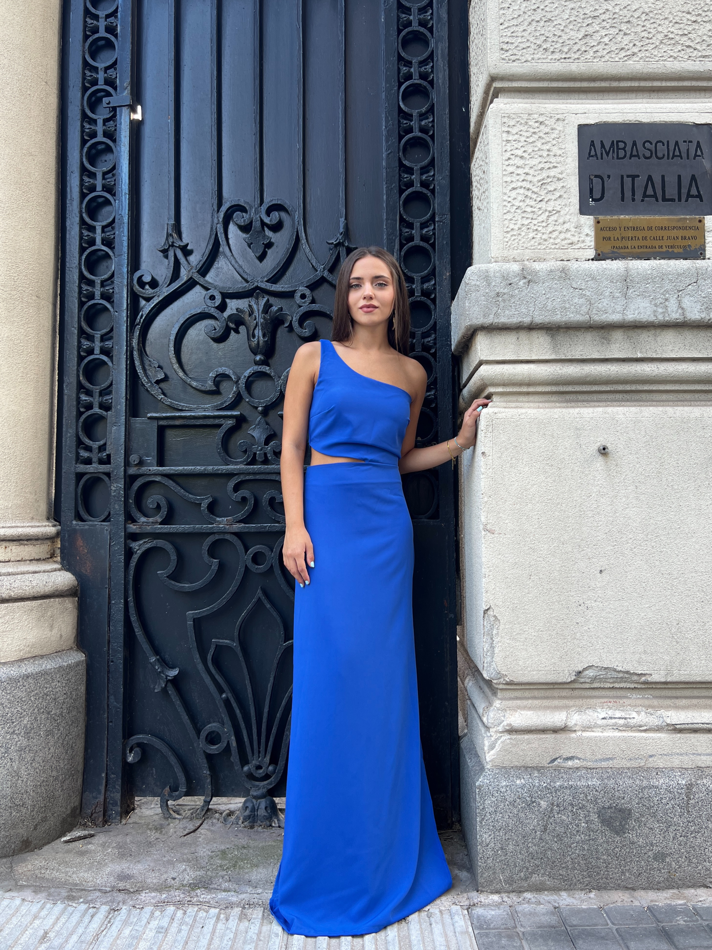 Vestido Asimétrico Cut Out