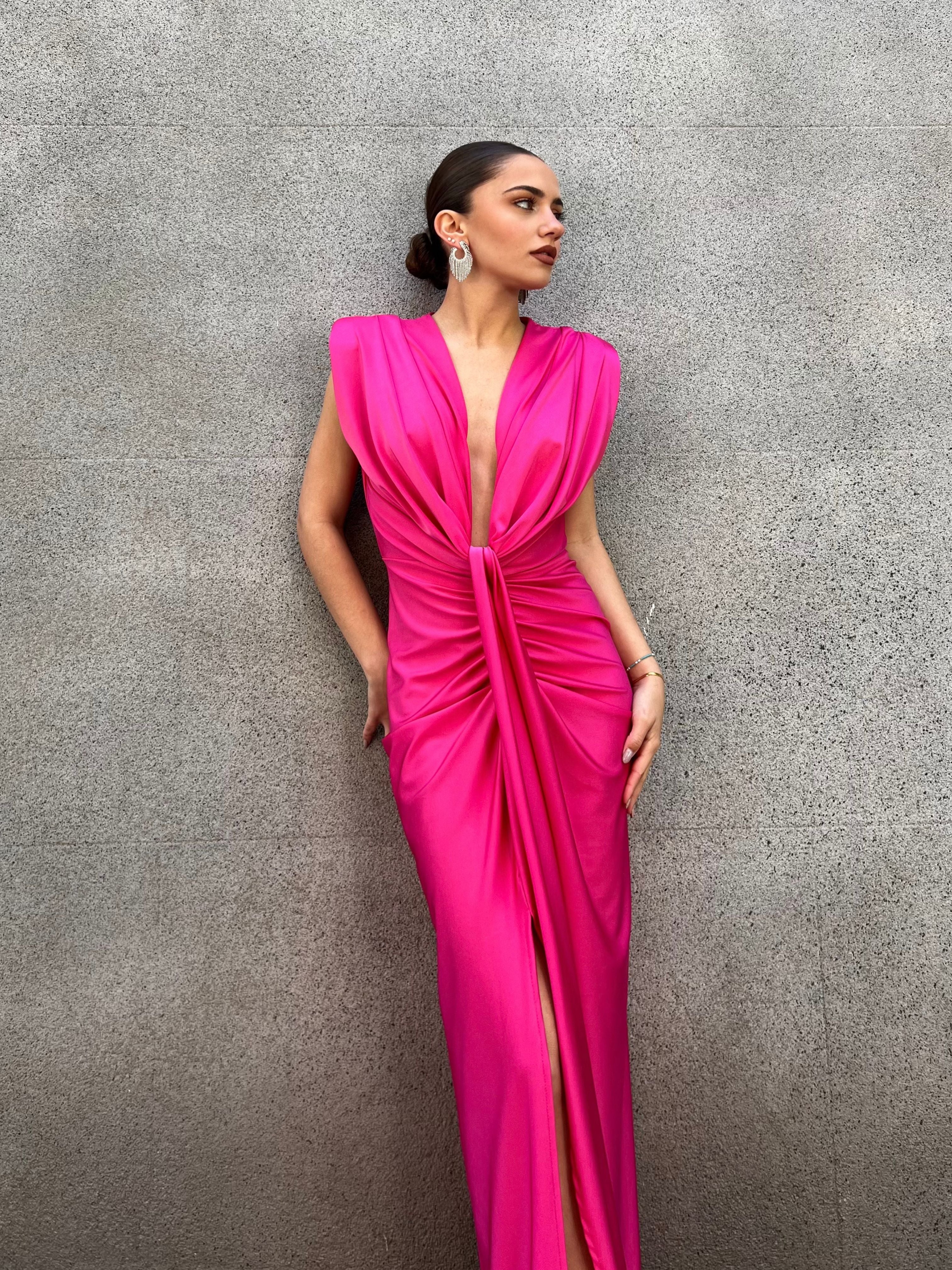 vestido_largo_de_fiesta_invitada_abertura_nudo_fruncido_sin_manga_buganvilla