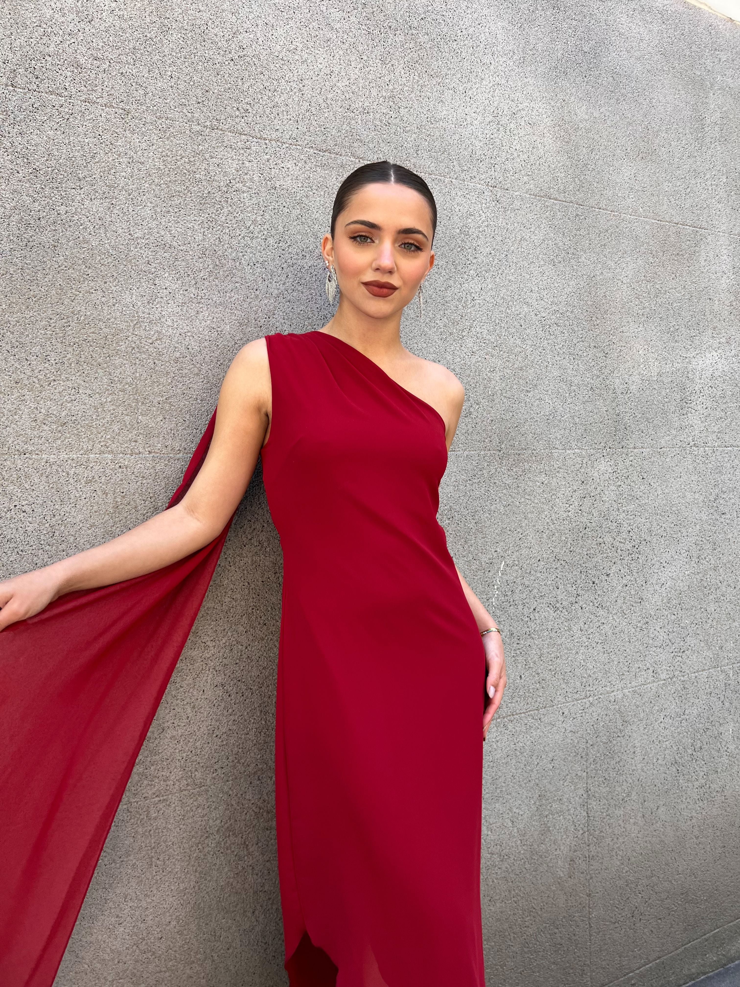 vestido-elegante-midi-asimetrico-con-capa-rojo