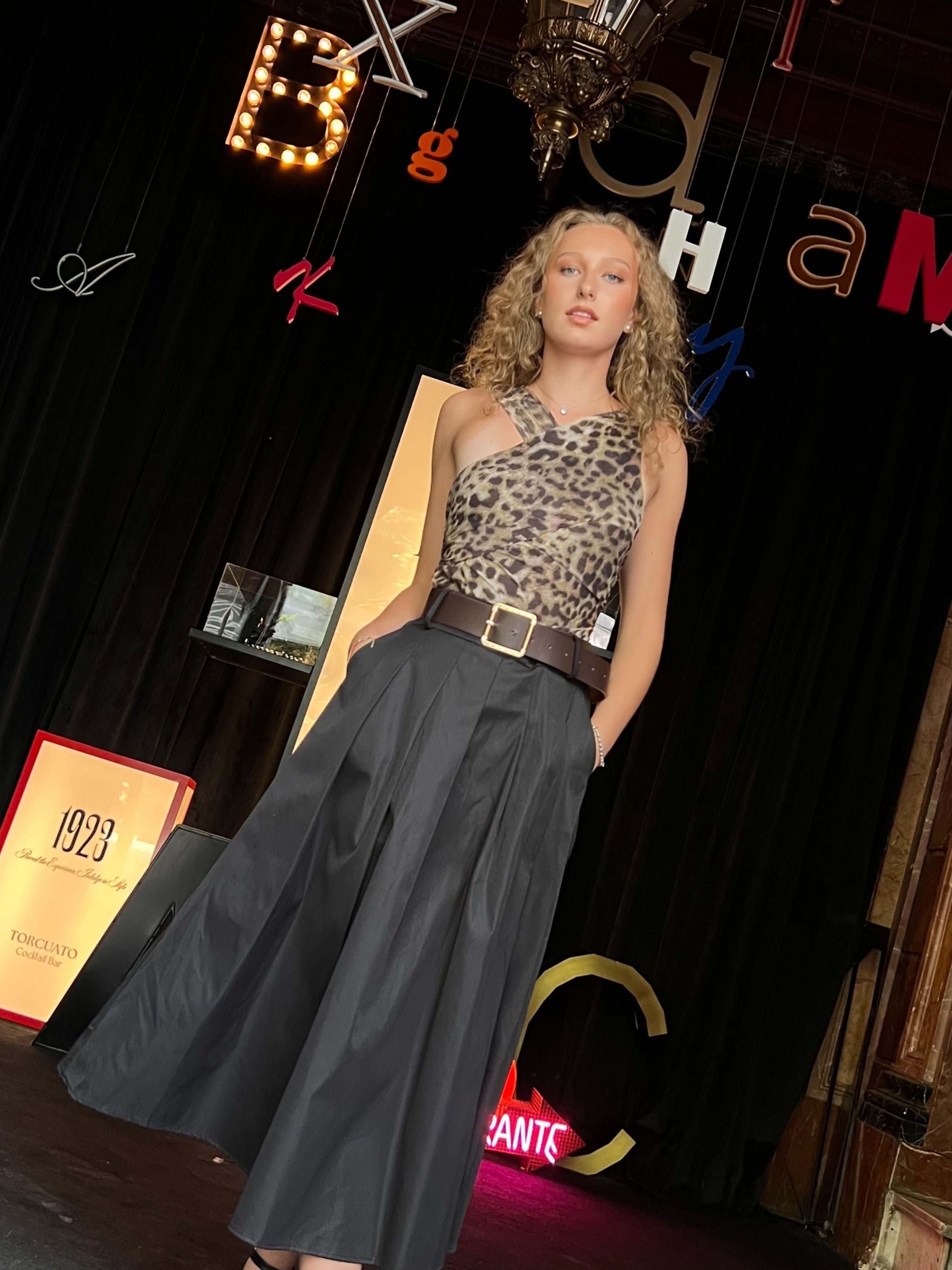 BODY DE TUL ESTAMPADO LEOPARDO ESCOTE ASIMETRICO CASUAL