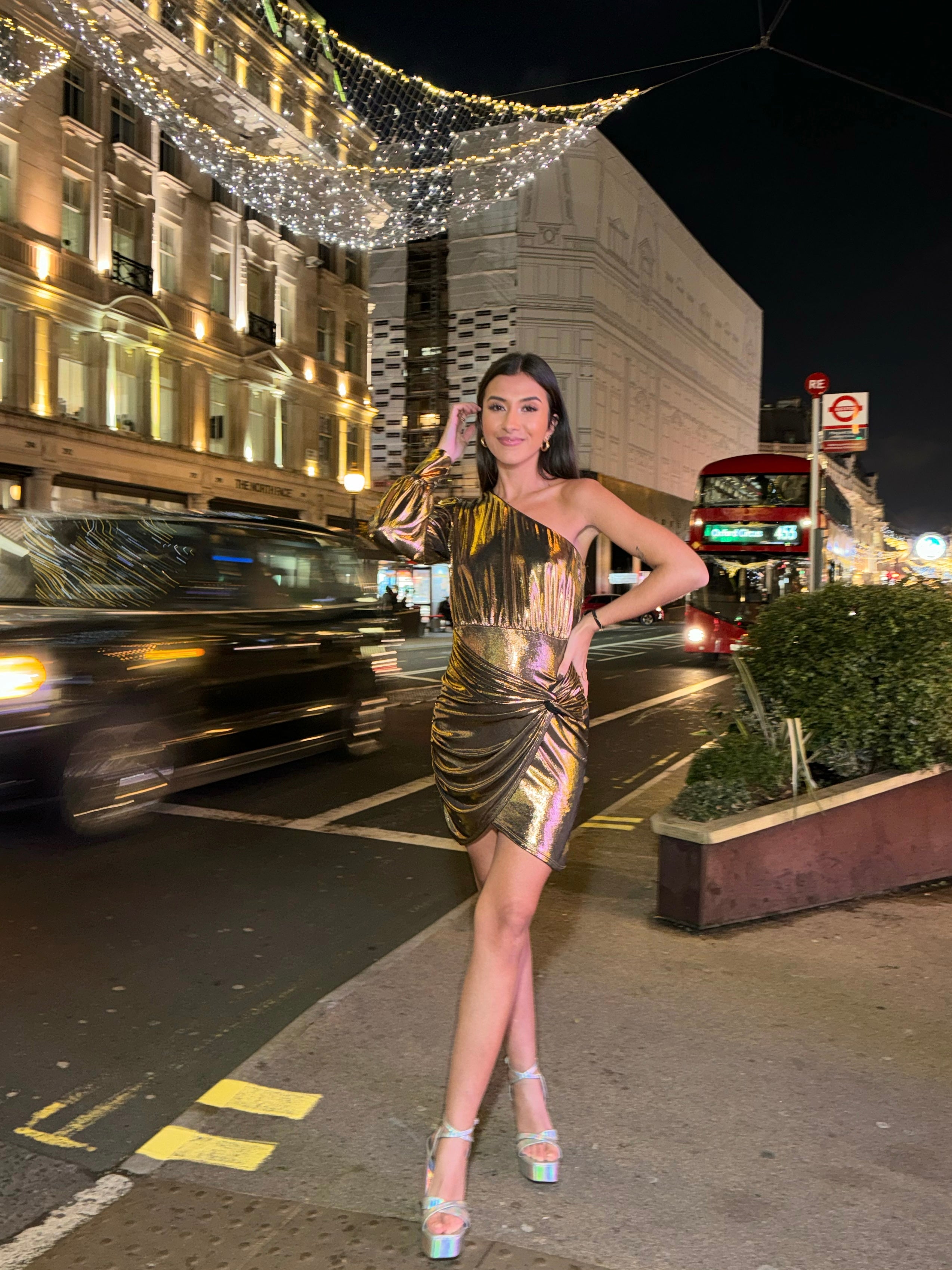 Vestido corto Escote asimétrico