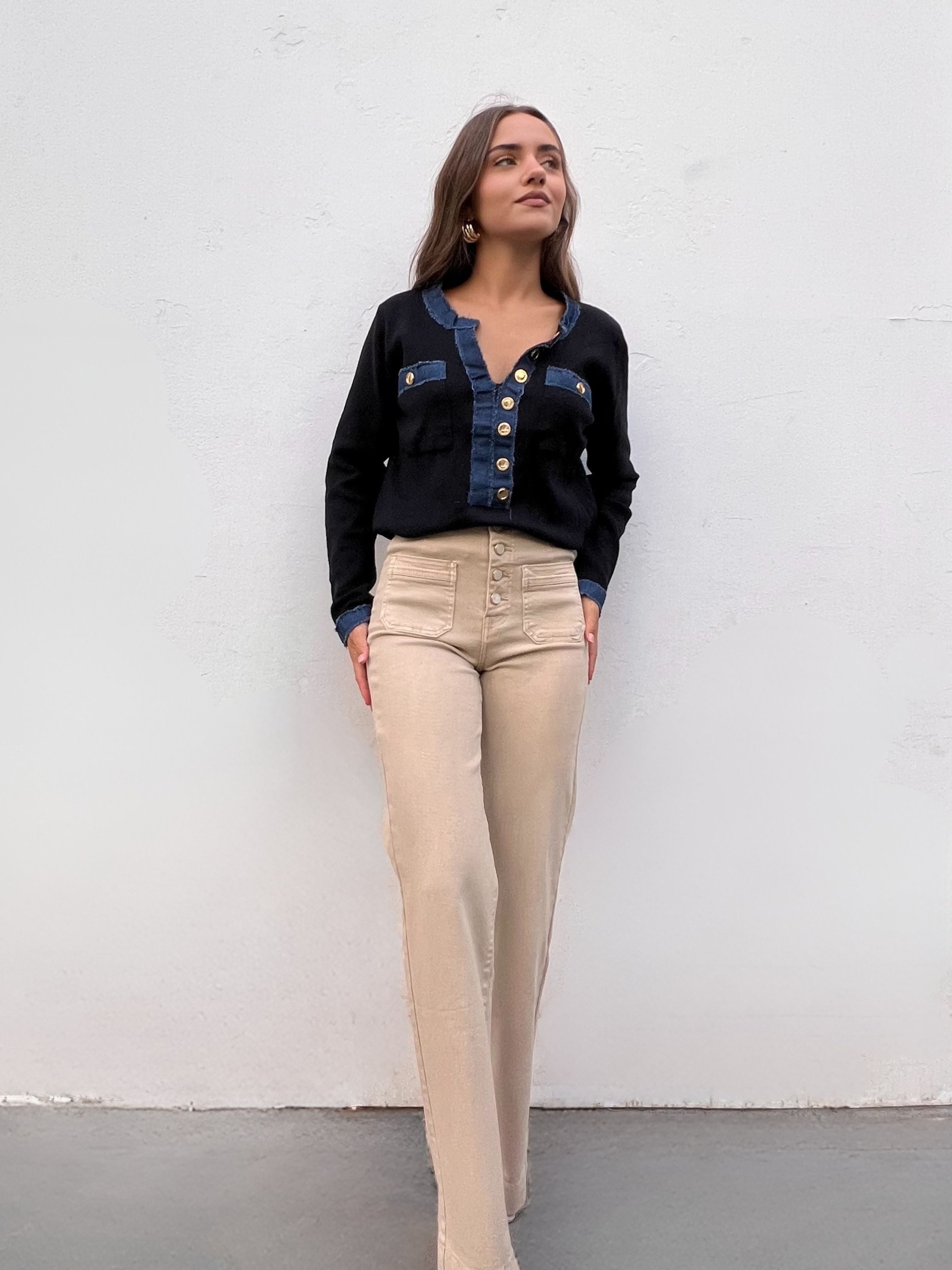 sueter_negro_cardigan_de_punto_con_detalles_vaqueros_y_botones_dorados_1