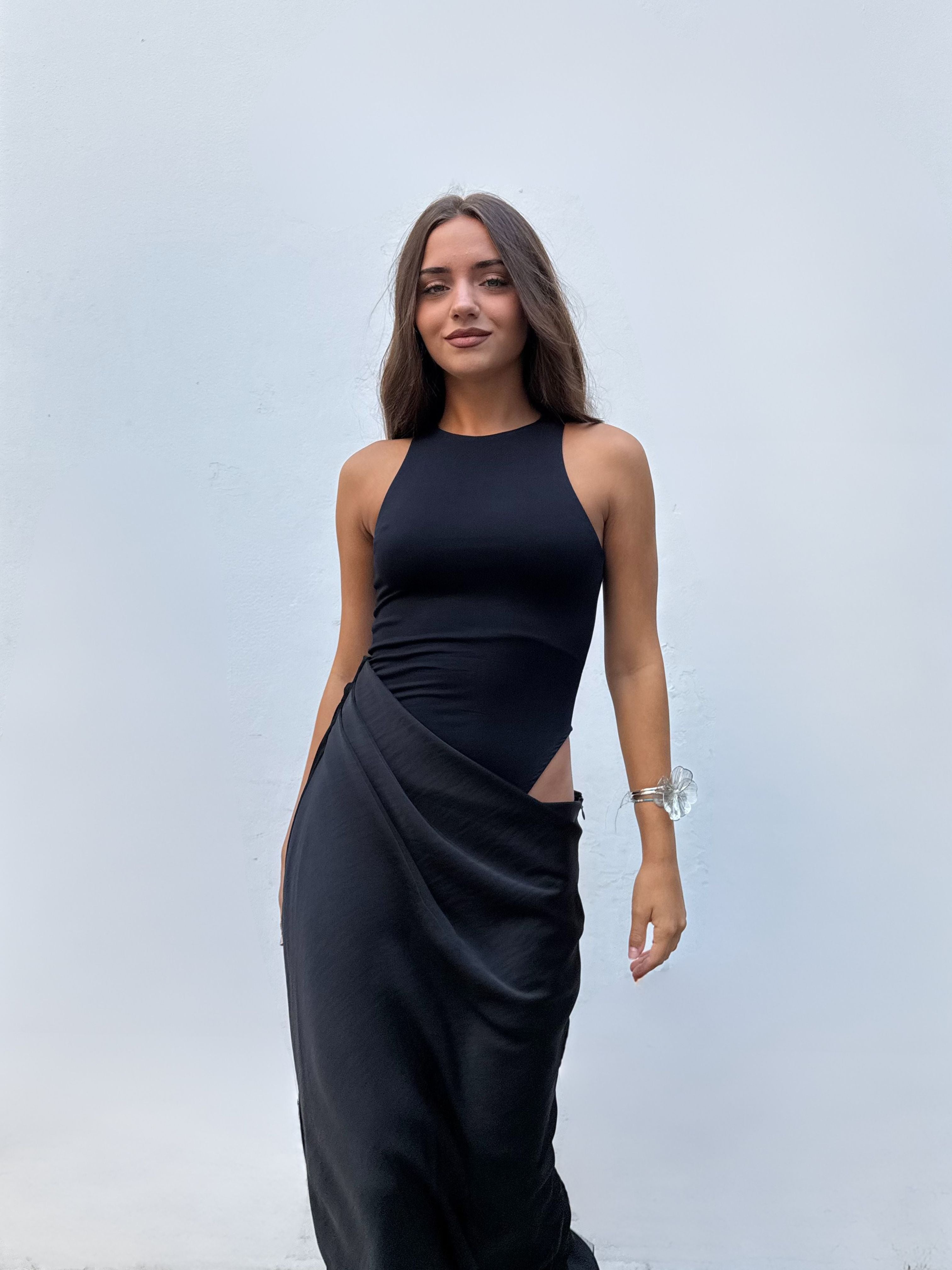 Vestido largo con abertura lateral negro