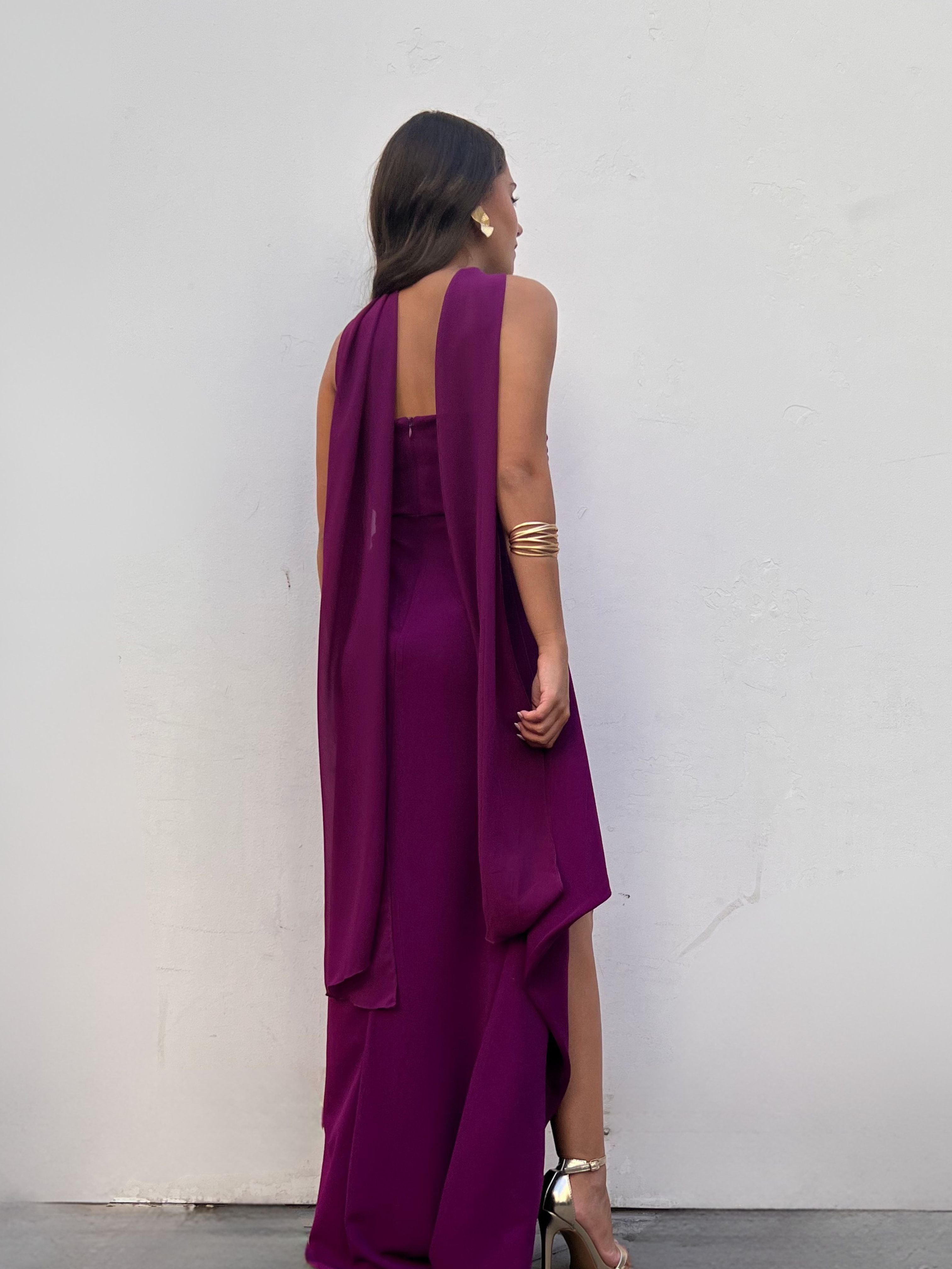 Vestido largo escote palabra de honor abertura lateral con volante