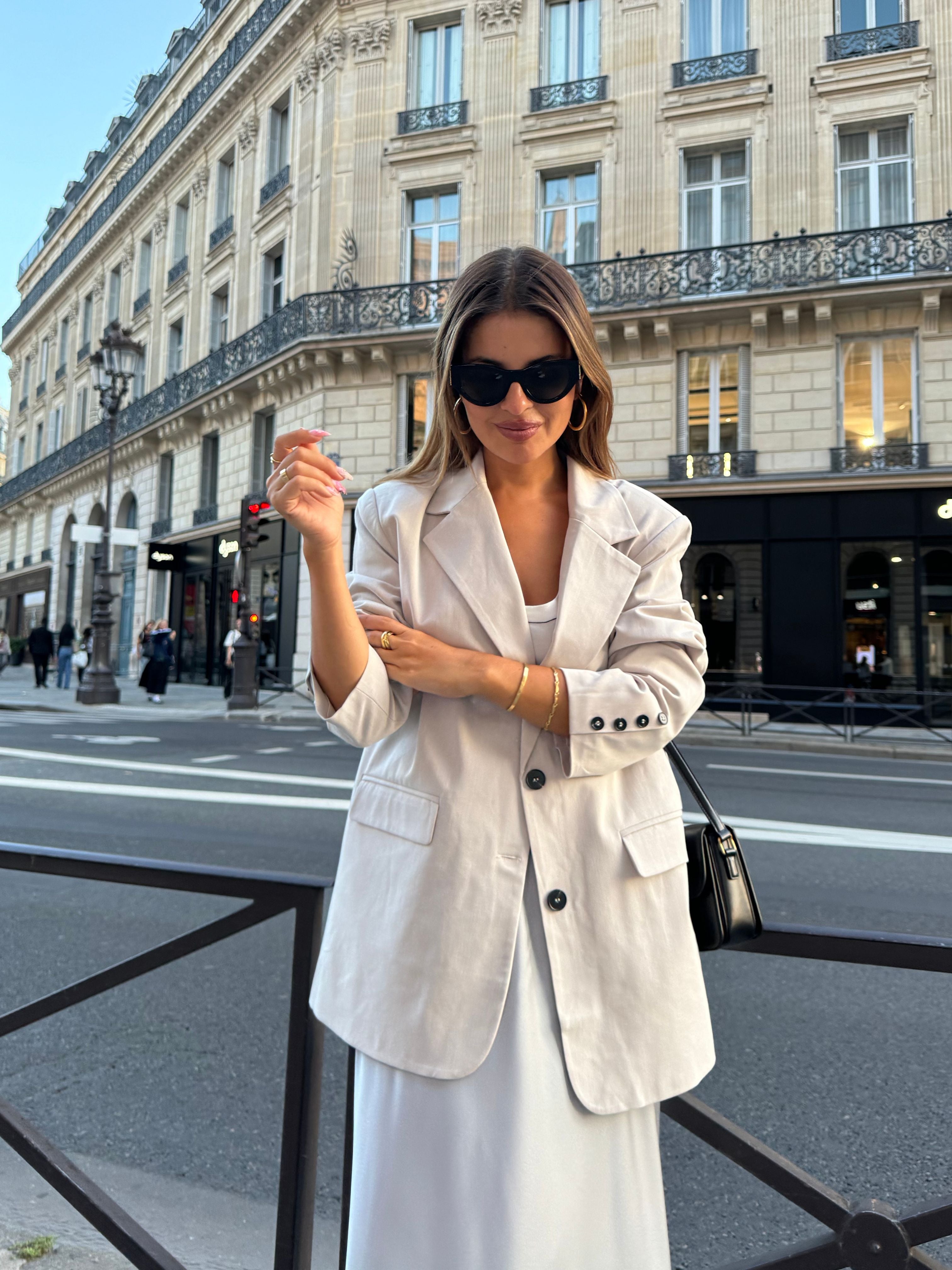 blazer_oversize_traje_color_crudo_estilo_masculino