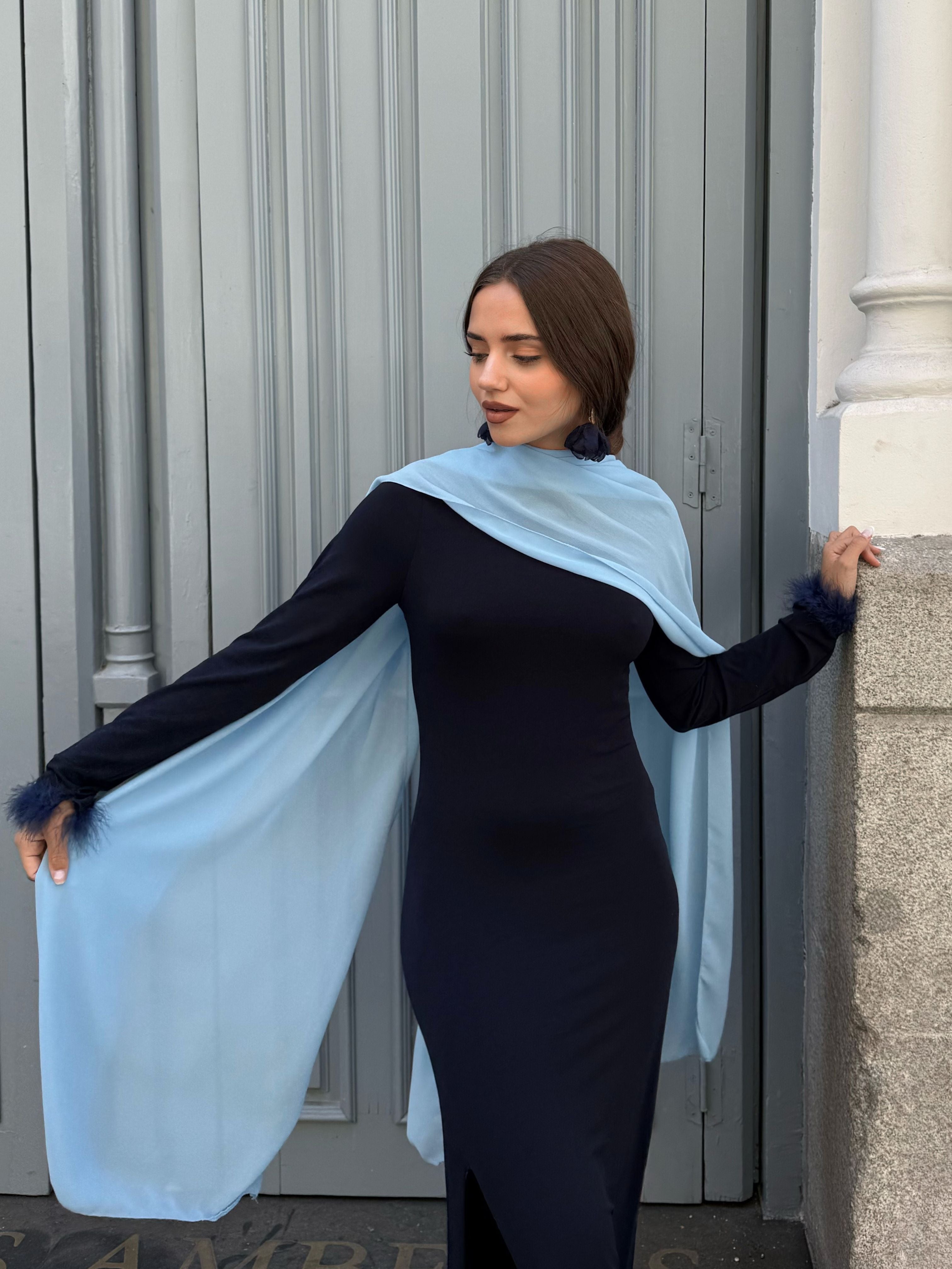 fular de gasa azul celeste invitada perfecta