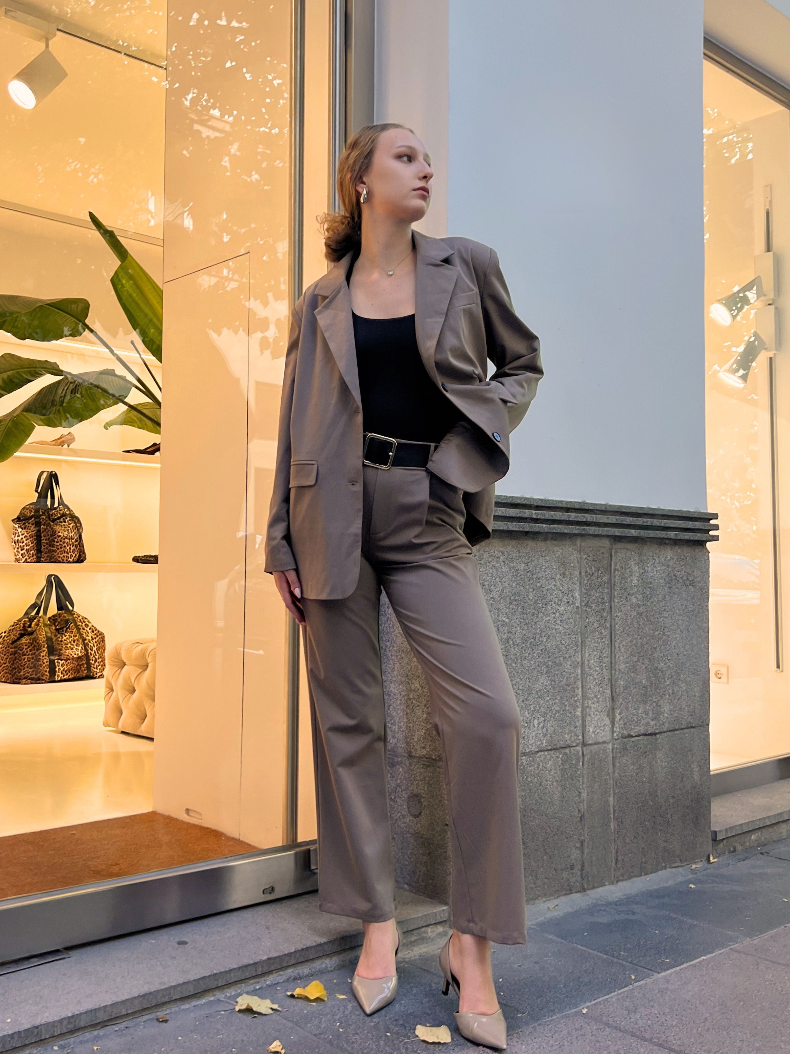 pantalon traje beige