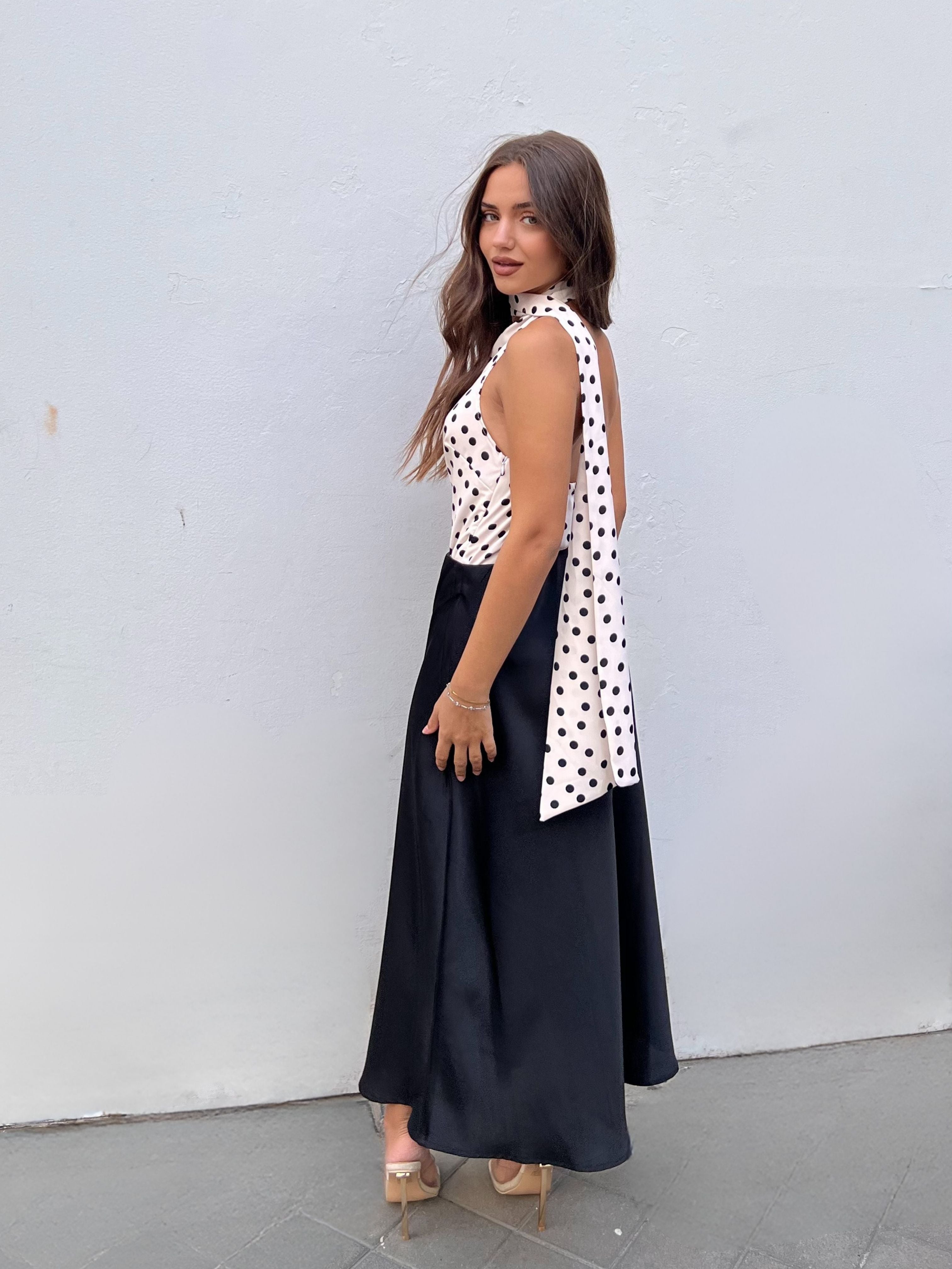 top lunares con lazada escote asimetrico