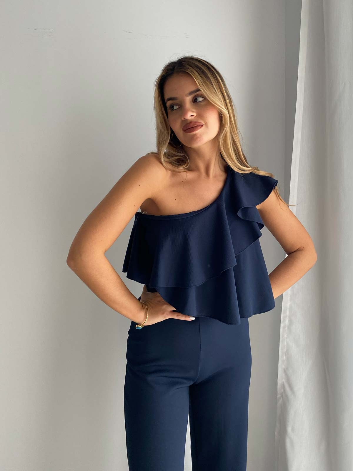 Mono largo Top volante de corte asimétrico Azul marino