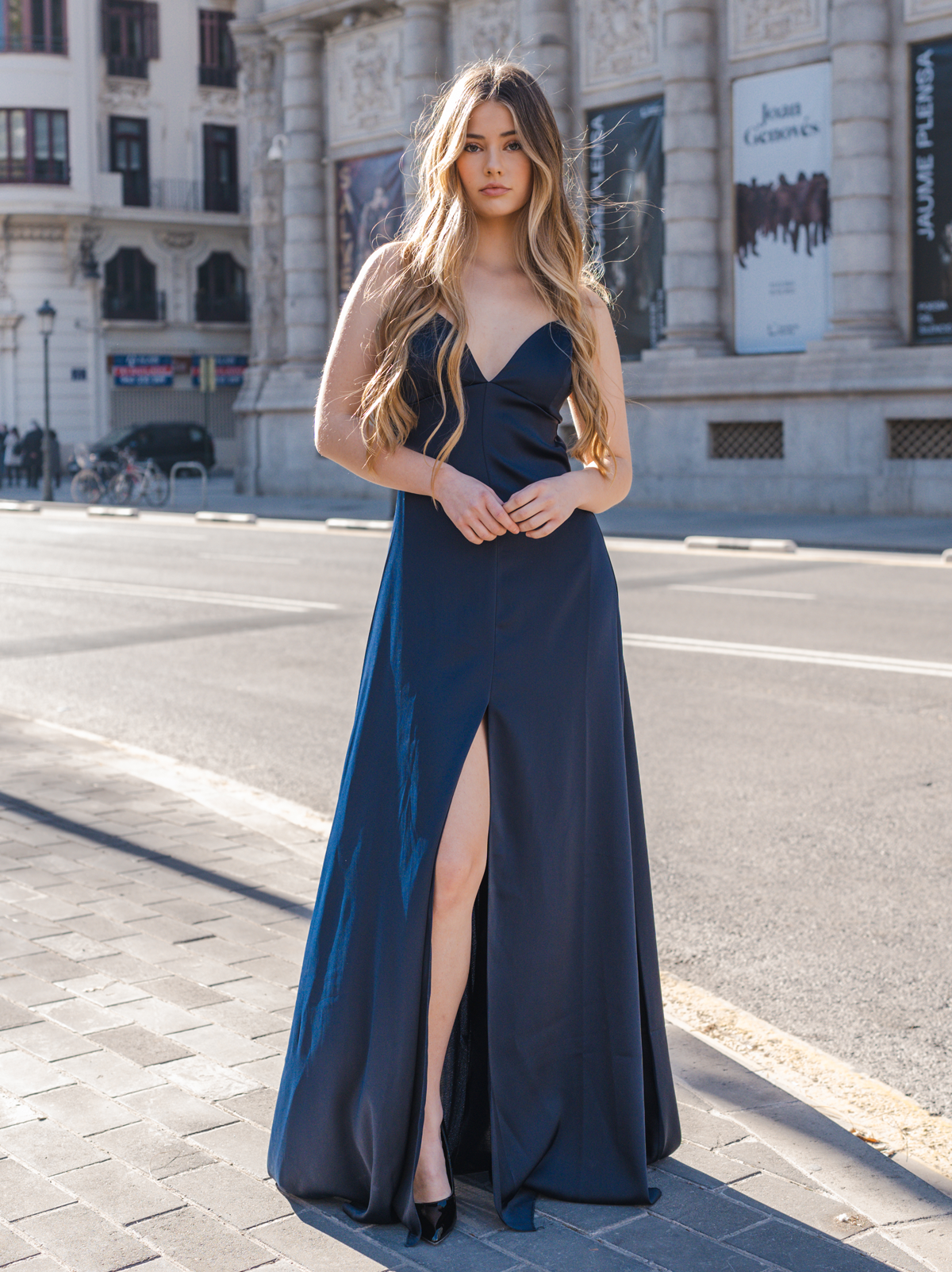 Vestido con espalda descubierta, escote V