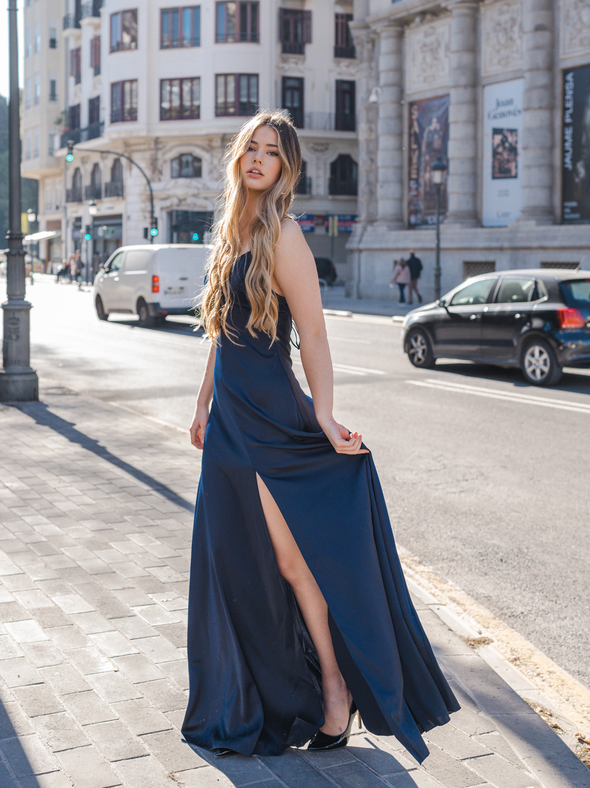 Vestido con espalda descubierta, escote V