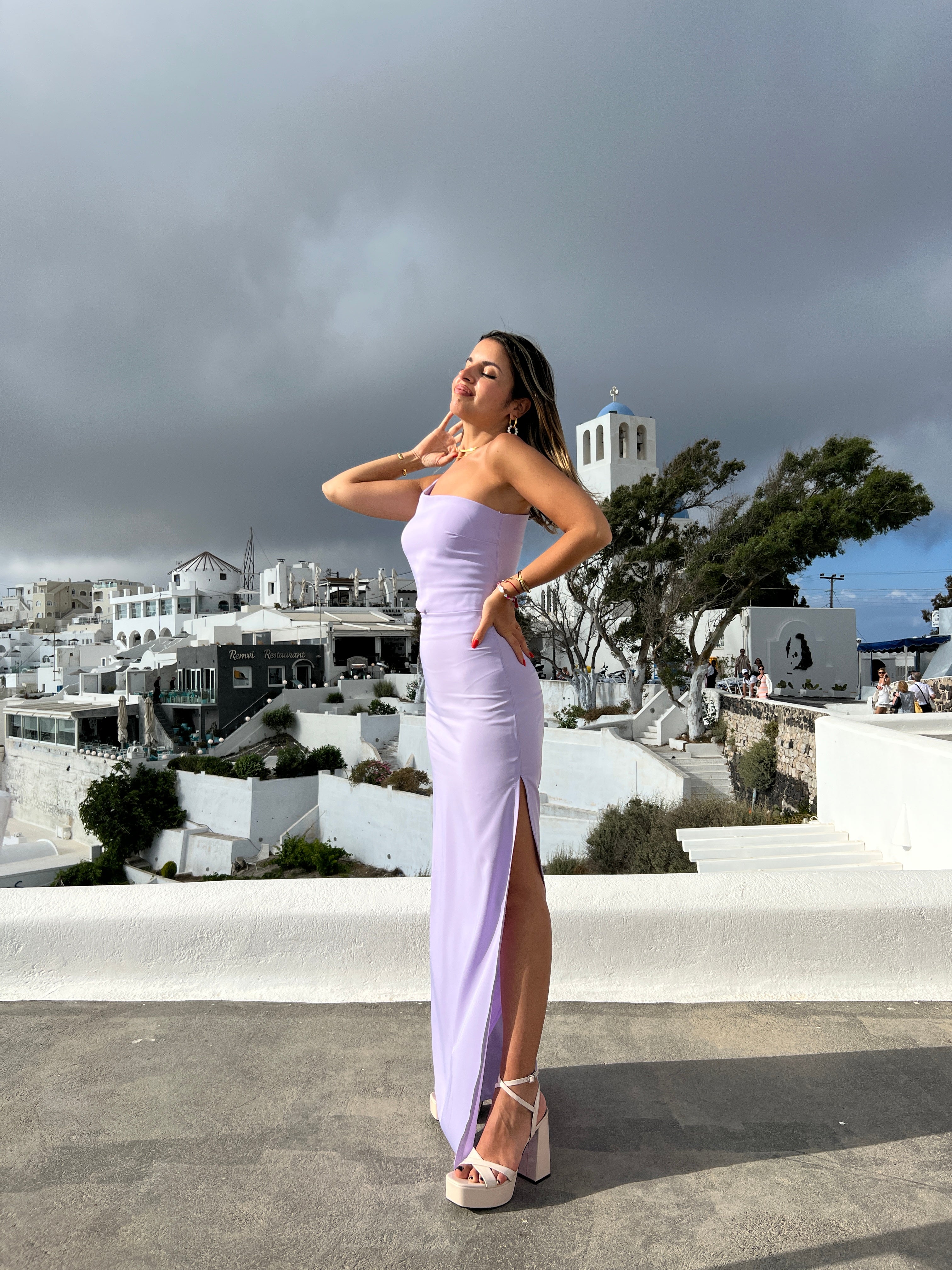 Vestido Asimétrico Cut Out